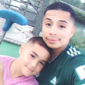 Meet your Posher, Dennis